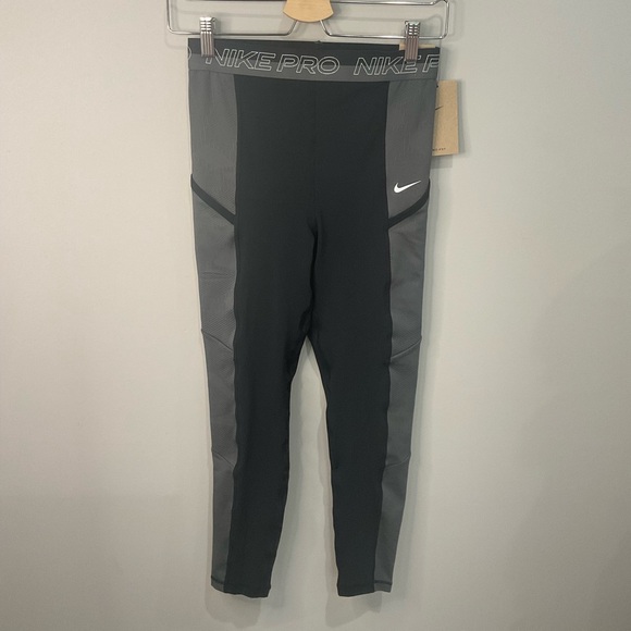 Nike Pro DriFit High Waisted 7/8 training leggings with pockets. (NWT) - Picture 8 of 12